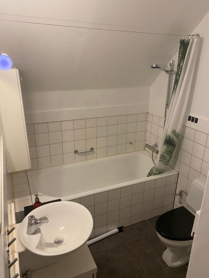 300 M Till Skrea Strand Och Naera Till Centrum Apartamento Falkenberg Exterior foto
